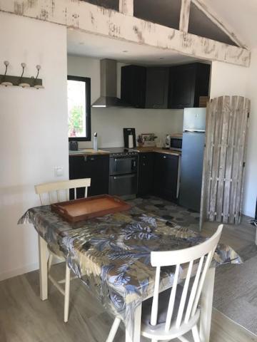 La Brindille Petit Mas Provencal Meuble De Tourisme 3 Etoiles 2-3 Personnes 1 Piece 30 M2 Tout Confort Lisiere Foret Jardin Jacuzzi Piscine Saint-Paul-en-Forêt Eksteriør billede